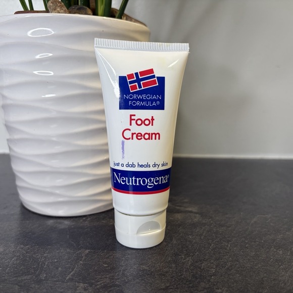 Neutrogena Other - Original Neutrogena Norwegian Foot Moisturizing Cream 2 oz NEW